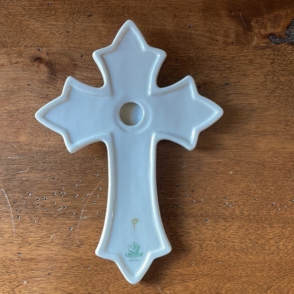 Belleek NIB Irish China Holy & Shamrock Flowered Cross Wall Hanging Collectible - Picture 2 of 7